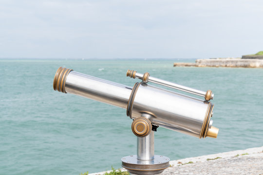 binoculars touristic ocean telescope looks over the water beach