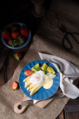 cooked asparagus with egg and potatoes