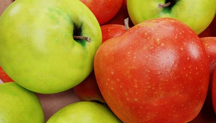 Realistic 3D Render of Apples in Box