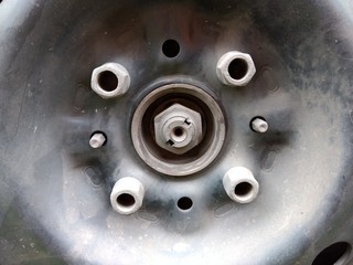 Car wheel spun by fastening bolts