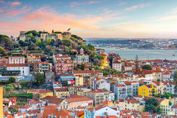 Lisbon, Portugal skyline at Sao Jorge Castle at sunset. - obrazy, fototapety, plakaty