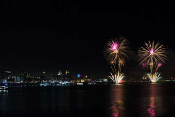 Fototapeta premium Fireworks over the River Mersey