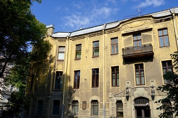Fototapeta na wymiar Jugendstilgebäude in Sankt Petersburg