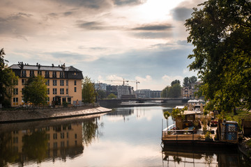 Obraz premium View of historic buildings in old town Wroclaw from Oder (Odra) river