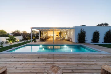 Fotobehang Modern villa with pool and garden © Luis Viegas