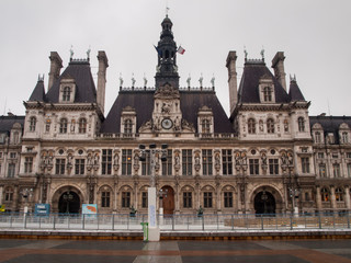 Fototapeta na wymiar Paris, France, February 22, 2013: Paris City Hall (Hotel de Ville) taken in winter during a cloudy noon. The city hall hosts the Paris government .