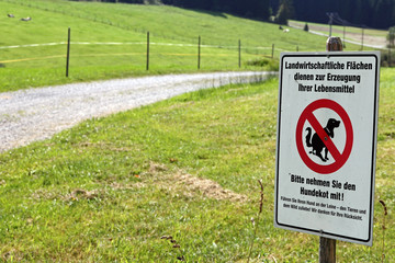 Hinweisschild - Auf landwirtschaftlichen Flächen keinen Hundekot