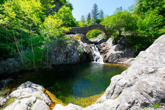 Pont de Diable in Thuyets in der Ardeche