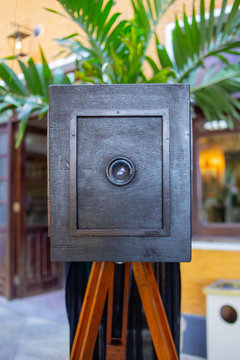 front of an old camera known with lambe licks in Rio de Janeiro.