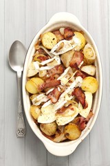 Potatoes baked with bacon, onion and camembert