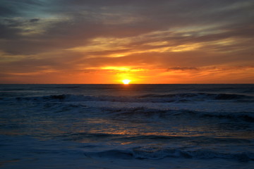 Obraz na płótnie Canvas amanecer playa punta del este