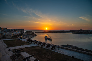 Fototapeta premium Ship Arriving in Valletta