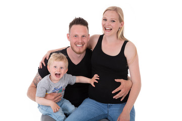 Glückliche Familie lacht vor Freude. Mutter ist schwanger