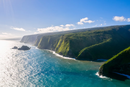 Fototapeta View of Pololu Valley Lookout against cloudy sky