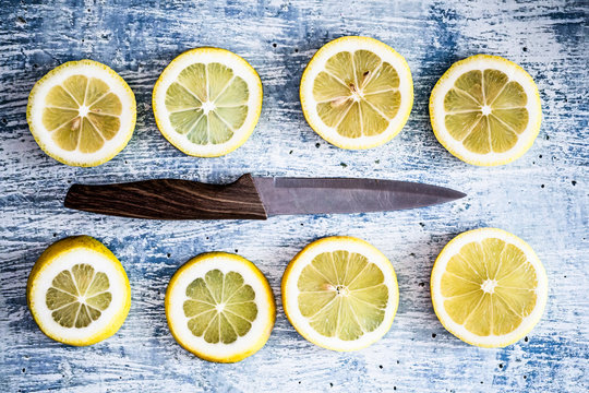 Two rows of lemon slices and a kitchen knife