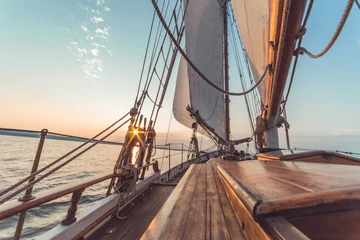 Foto op Plexiglas Schip Zeilboot zonsondergang