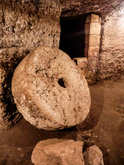 ruota di scorta di un frantoio ipogeo