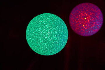 Duo de sphères cristallines verte et rose