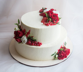 cake with strawberries and roses