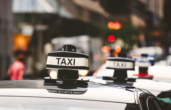 parked taxi cabs in the city