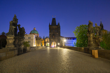 Obraz premium Beautiful Charles bridge in Prague at night, Czech Republic