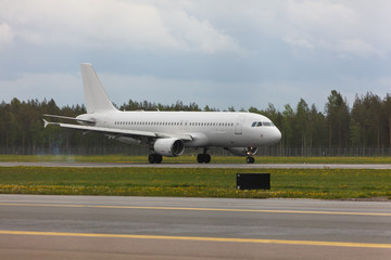 Fototapeta na wymiar white passenger airplane lands at the airport