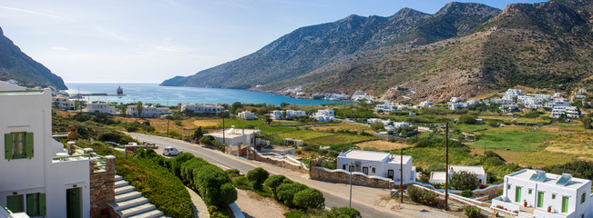 Panorama sur la baie de Kamares, île de Sifnos, Cyclades, Grèce - obrazy, fototapety, plakaty