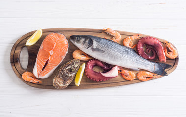 Salmon , sea ​​bass , oysters and octopus