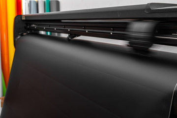 Obraz premium Vinyl cutter plotter machine and moving cutting head