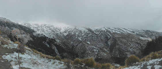 monta&ntilde;as con nieve