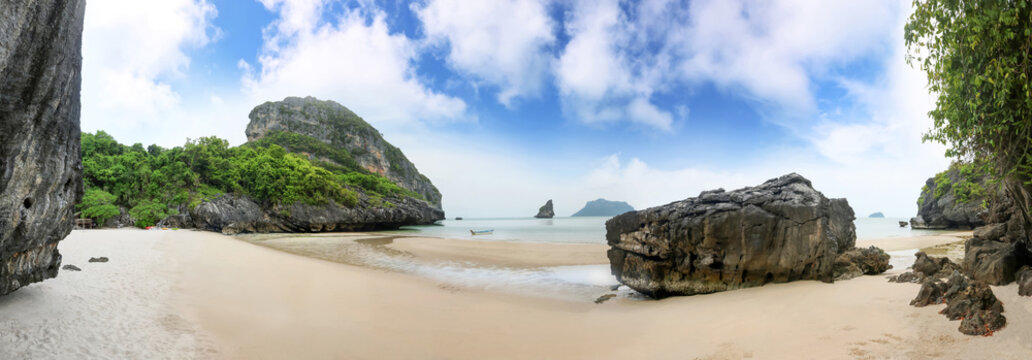 Panorama landscape of Island and sand beach at Songpeenong Beach Ko Paluai ,Mu Ko Ang Thong National park