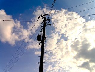 電柱と雲