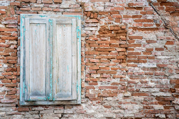 Fototapeta na wymiar Old window with old brick wall 