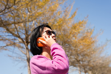 Asian beauty talk on the cellphone