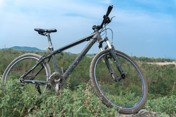 Fototapeta na wymiar Mountain bike parked on the mountain