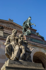 Obraz premium Close-up of statues (including an equestrian statue of Frederick William IV) in front of the Alte Nationalgalerie (Old National Gallery) on Museum Island in Berlin, Germany, on a sunny day.