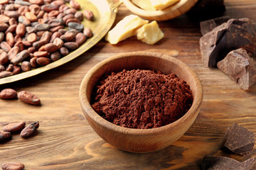 Bowl with cocoa powder on wooden background © Pixel-Shot