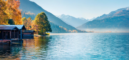 Sunny morning panorama of Zell lake. Picturesque autumn view of Austrian Alps, with Grossglockner...
