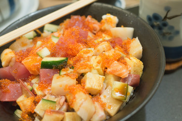 Rice and raw fish are very popular with tourists visiting the fish market. Because it is a distinctive menu that is fresh and easy to use and takes less time and is also cheap.