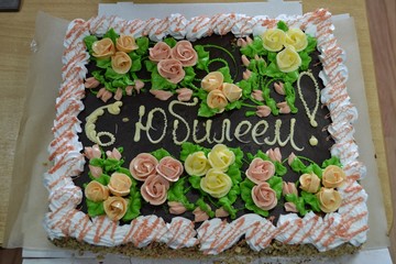 food, cake, table, food, dessert, plate, dish, tasty, gourmet, sweet, holiday, bread, anniversary