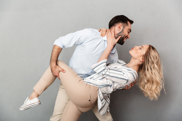 Photo closeup of amorous couple in casual clothing smiling and dancing