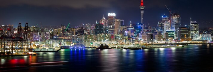 Naklejka premium Auckland city skyline at night High resolution