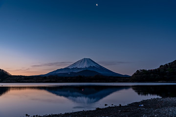 Fototapeta na wymiar Mt. Fuji and moon