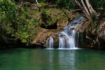 Fototapeta na wymiar Wasserfall in der Sierra Escambray, Kuba