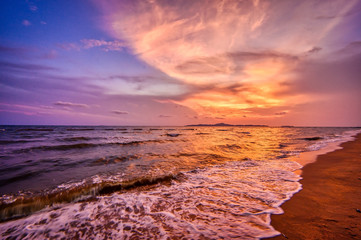 Obraz premium Dongtan Beach, near Pattaya, in Thailand, at sunset
