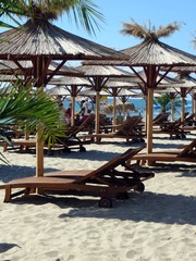 Bambus Sonnenschirme am Strand