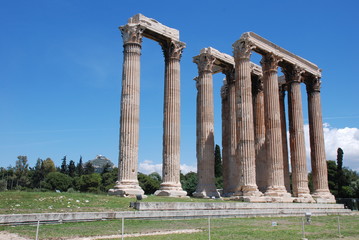 Obraz premium The ancient temple of Olympius Zeus or Olympion, near the Acropolis of Athens, Greece / May 2019. 
