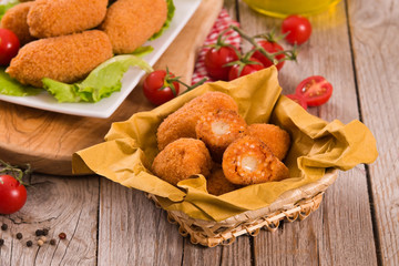 Supplì, italian fried rice balls. 