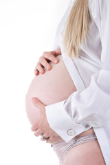 Schwangere Frau im 9. Monat