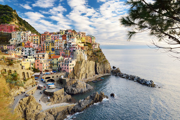 Fototapeta na wymiar Manarola, one of the most charming and romantic of the Cinque Terre villages, Liguria, northern Italy.